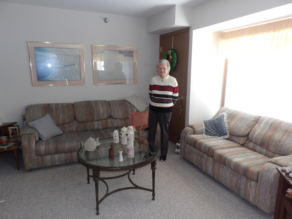 Ruth Palmer shows off her apartment at Oak Terrace Esta